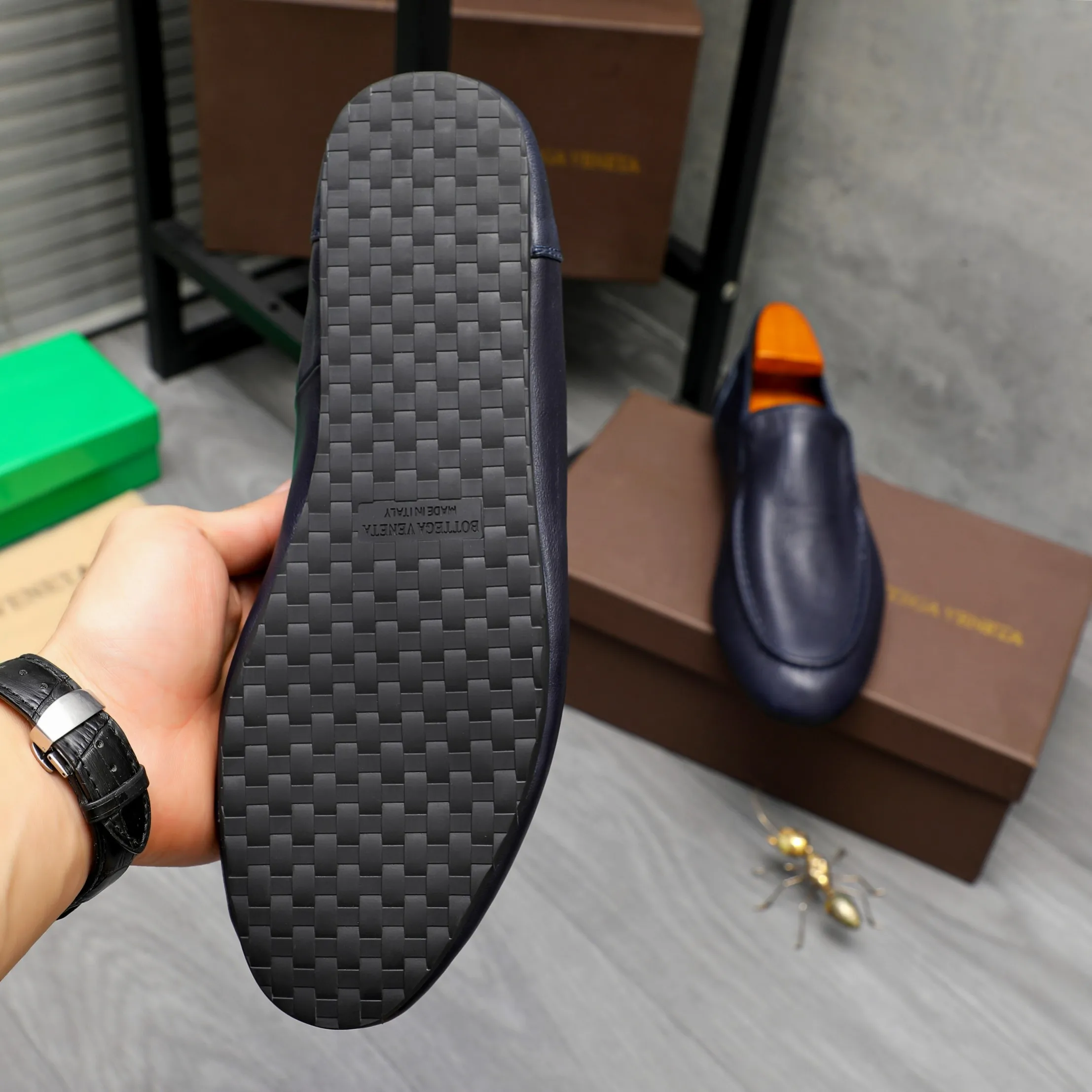 Men's shoes 💰460 Product trademark: BV "Bottega Veneta" soft leather slip-on men's shoes Regular size: 39-45 Product materials: Selected high-quality cowhide upper, cowhide lining, original outsole